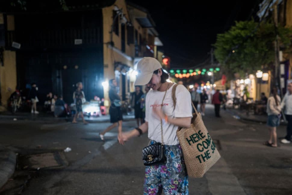 旅先ではその土地で買ったモノや、その土地に合わせた洋服を楽しむのも好き。これは冬のホイアン