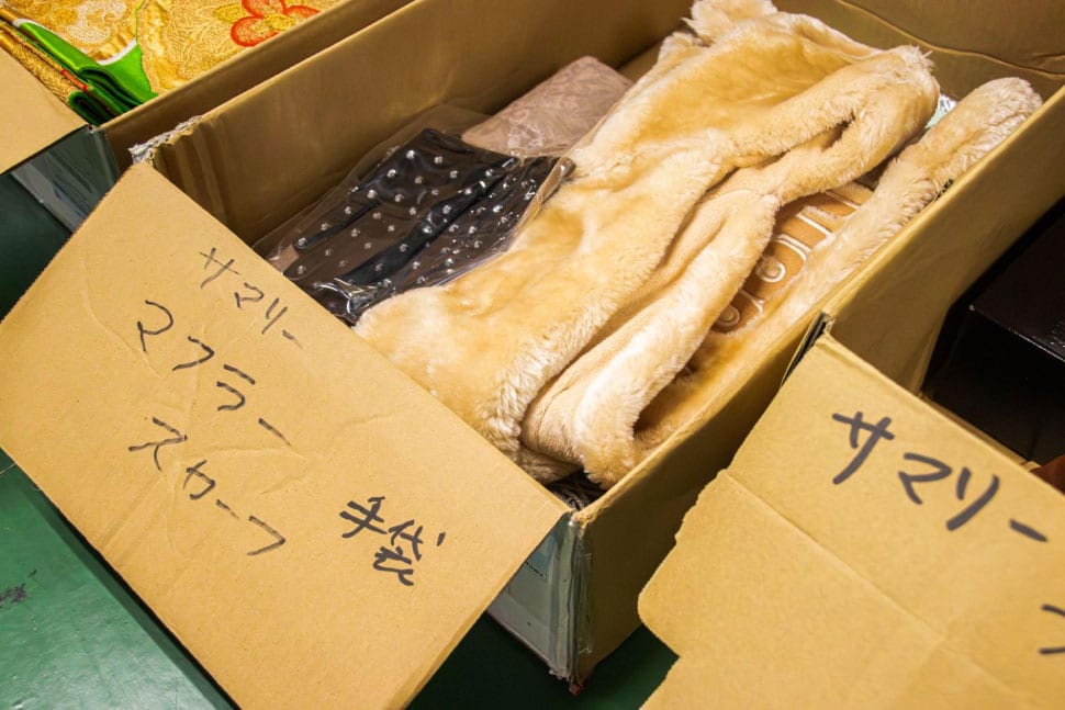 冬物は寒いエリアの国に運ばれて行きます